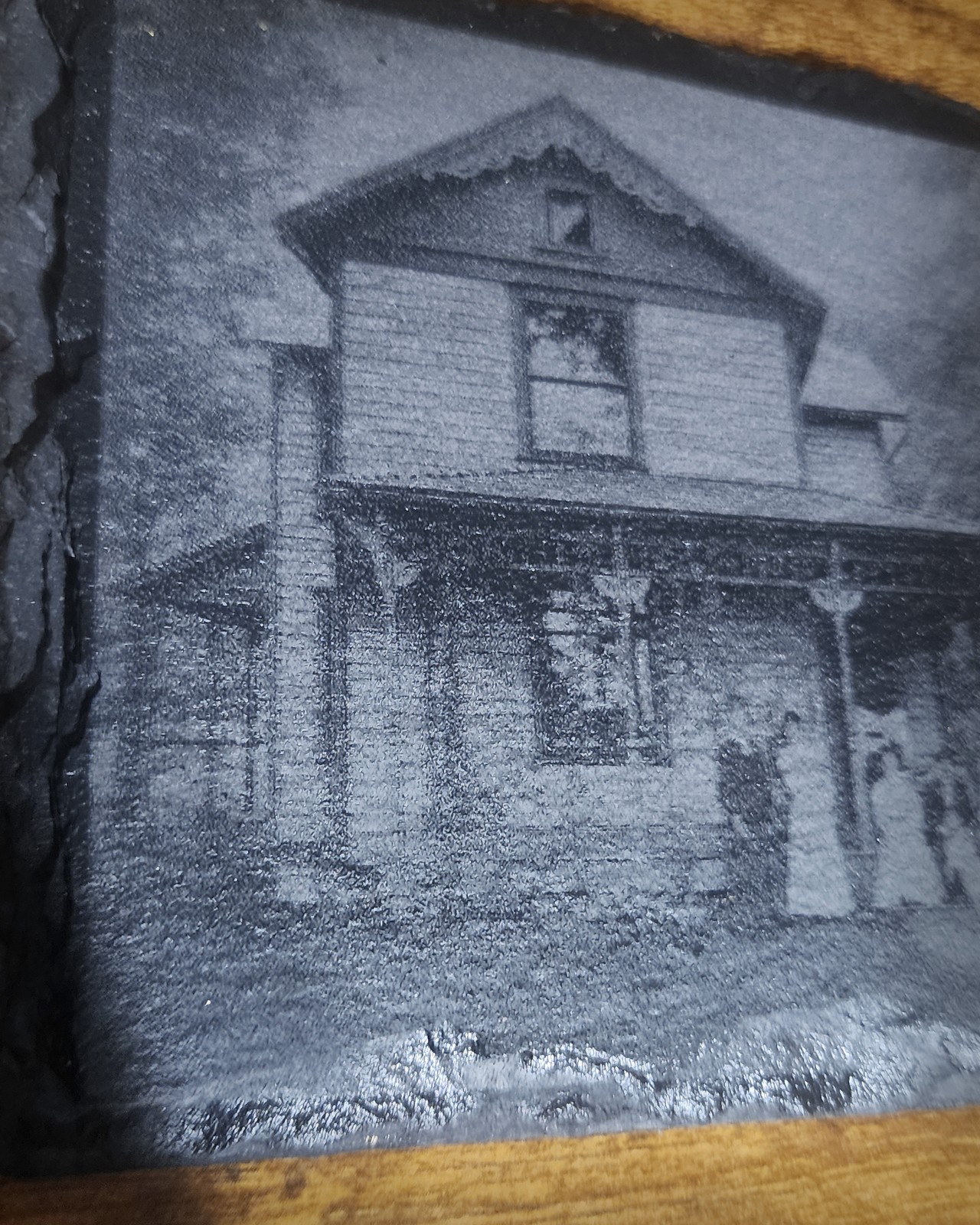 The same photograph engraved in slate